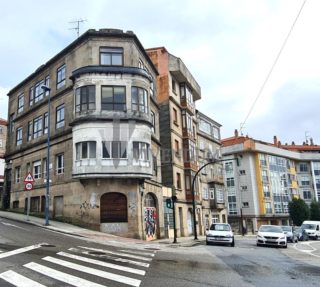 BRIGHT AND COMFORTABLE