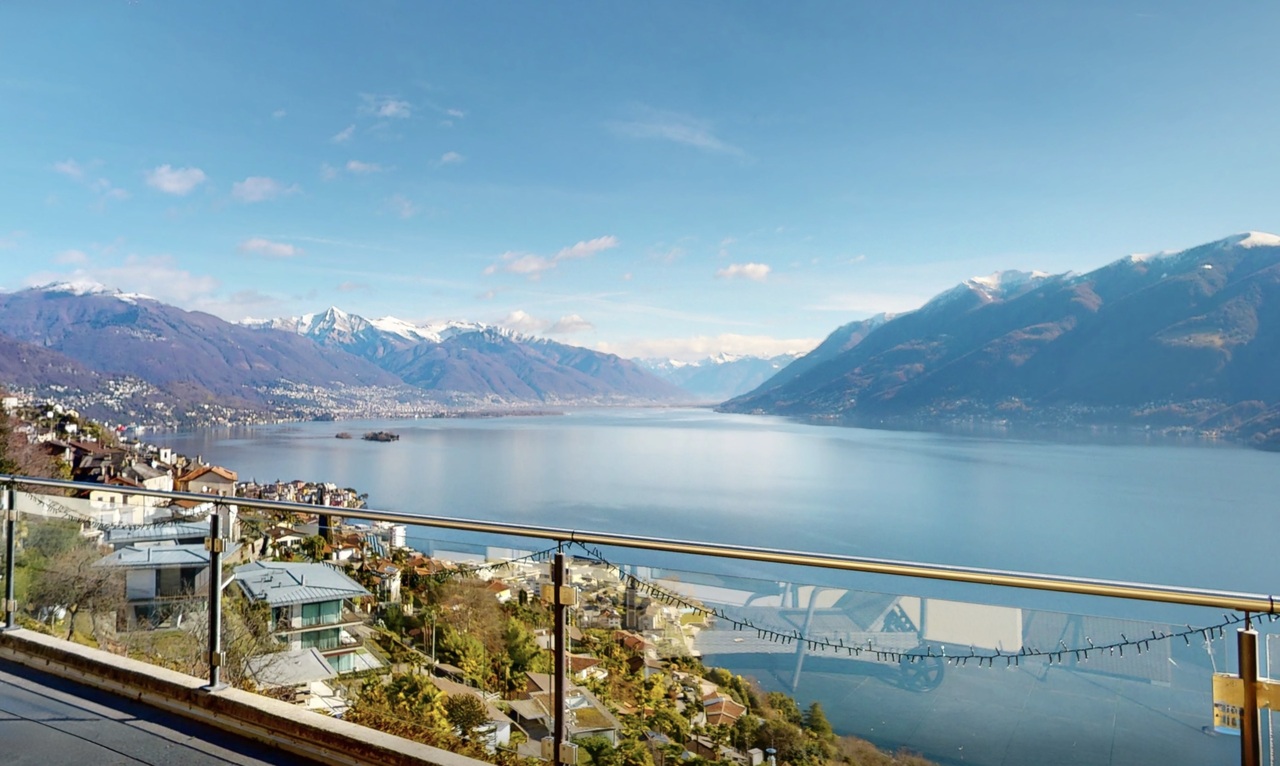 Attic apartment with panoramic lake view