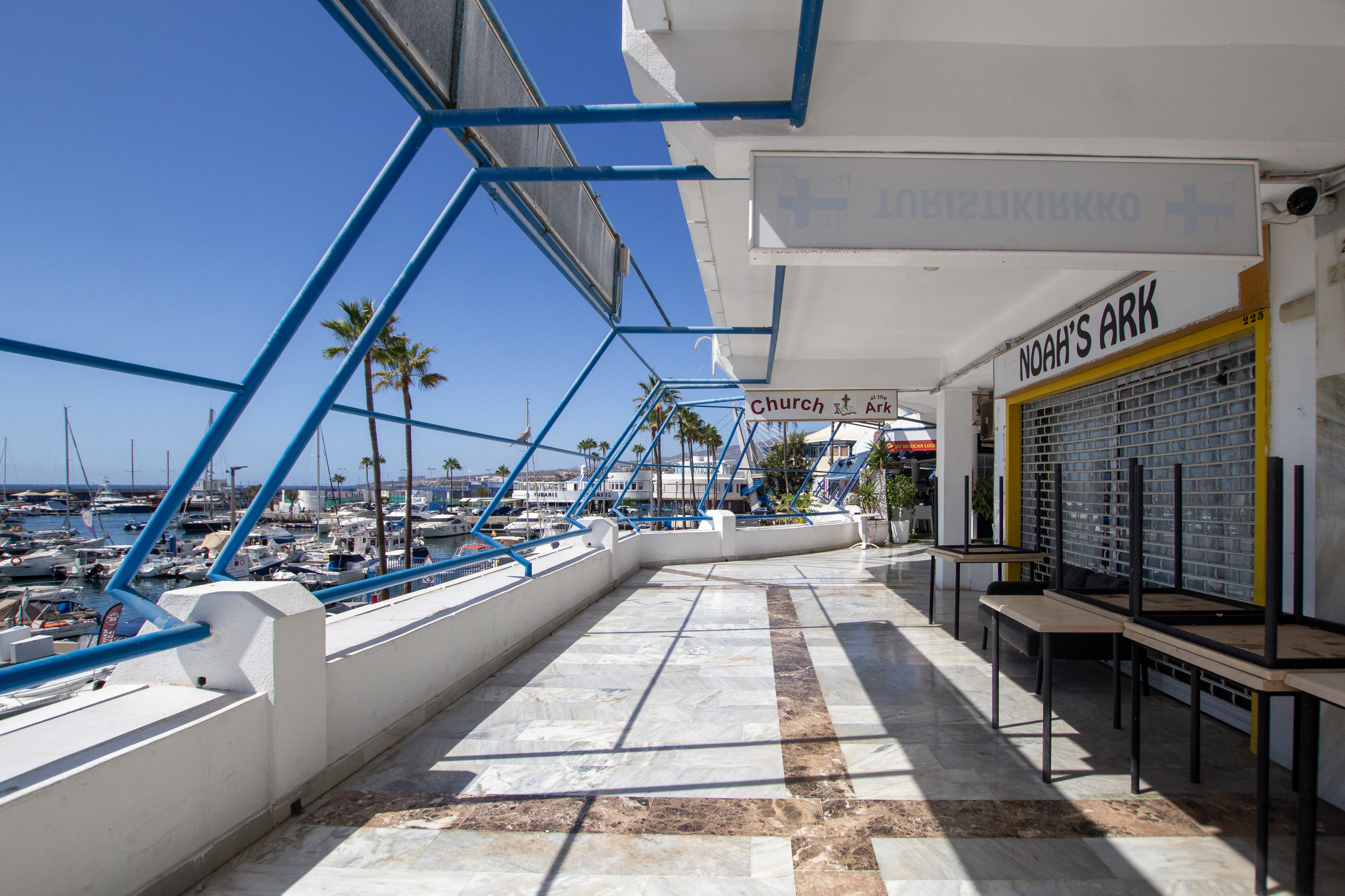 Four commercial premises for sale in the sought-after area of Puerto Colón