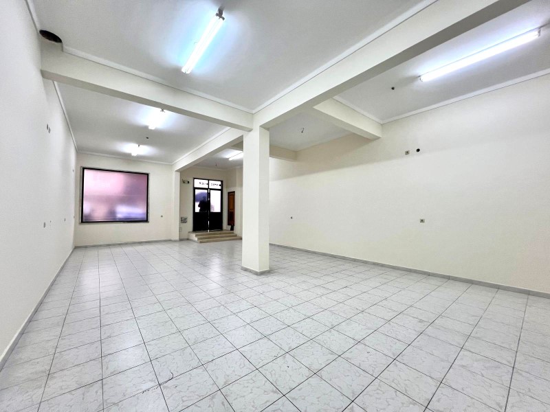 Shop in São Marcos, refurbished, 68m2