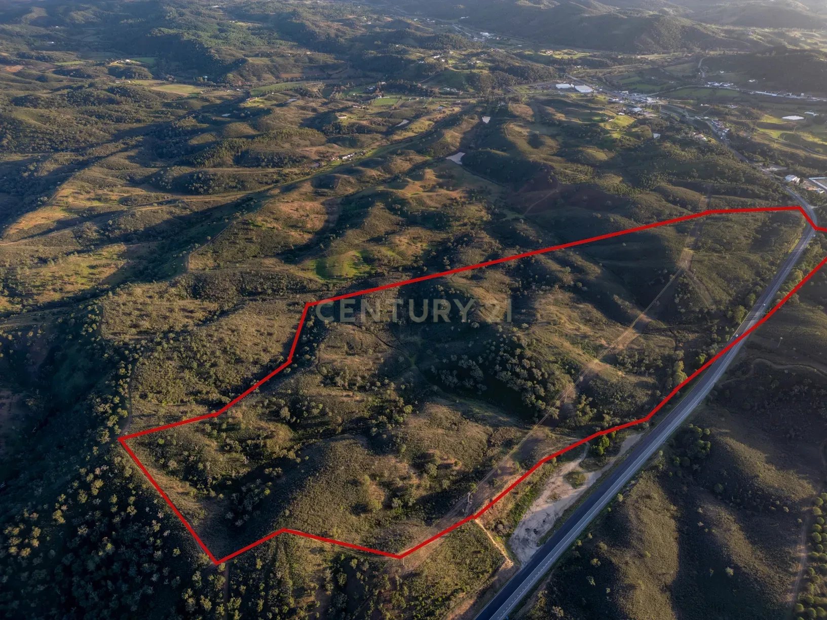 Land located in S. Marcos da Serra, next to the IC1 and the A2 Lisbon/Algarve
