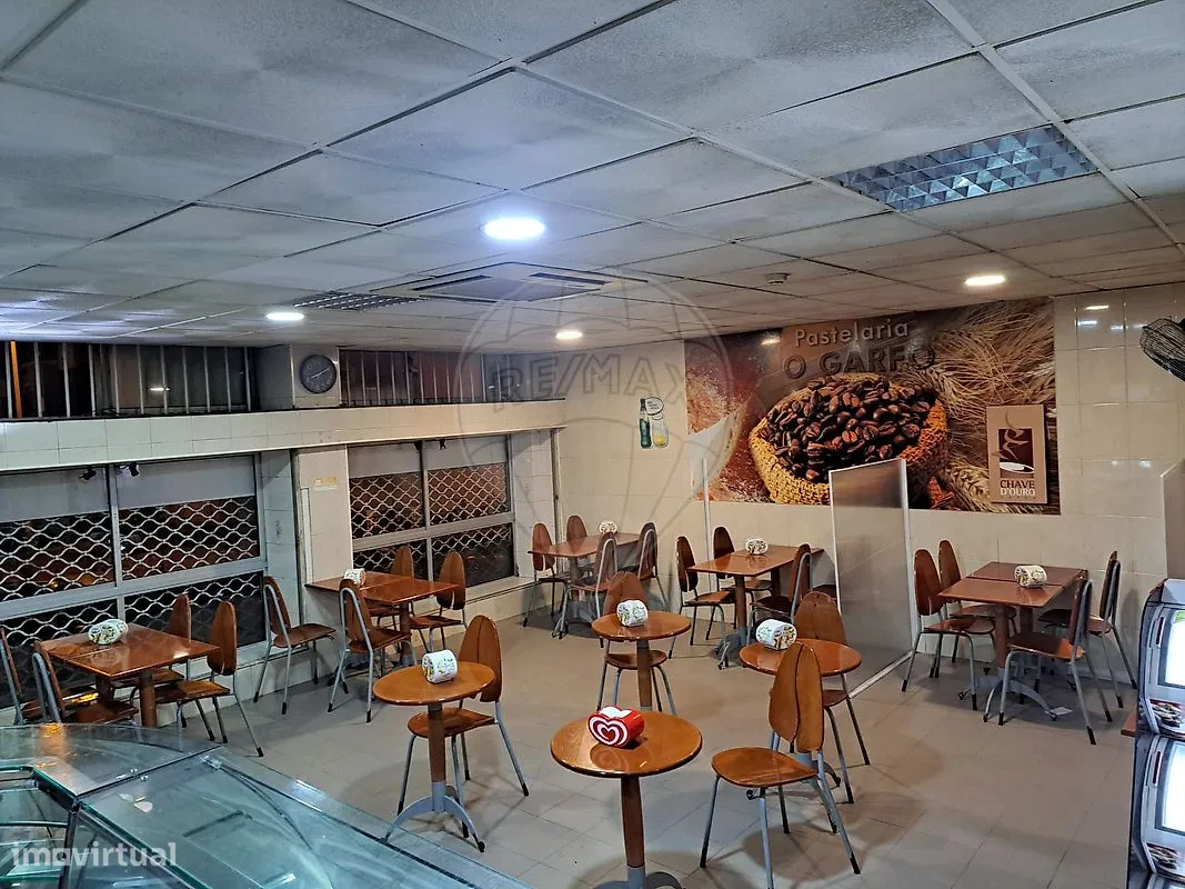 Commercial for sale, Lisboa (Oeiras, Portugal)