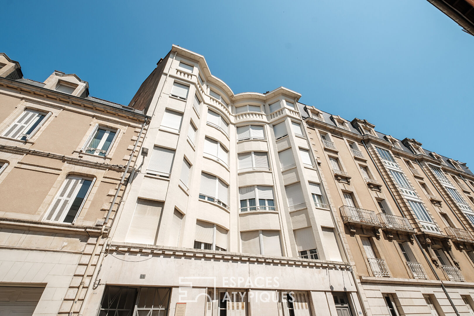 Apartment of character in Art Deco building, Poitiers Plateau