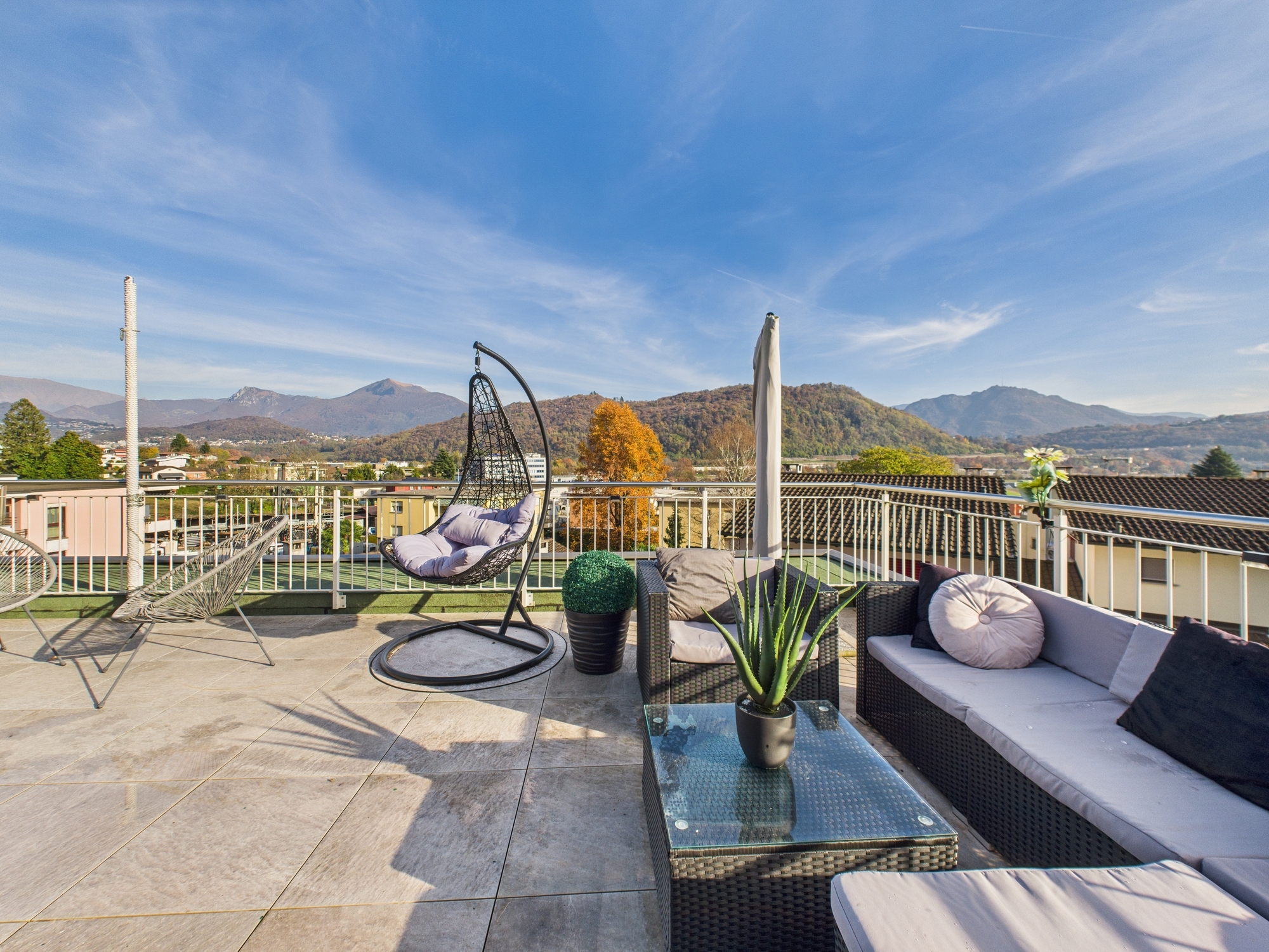 Moderna 2.5 locali attic-flat con ampio balcone, Agno