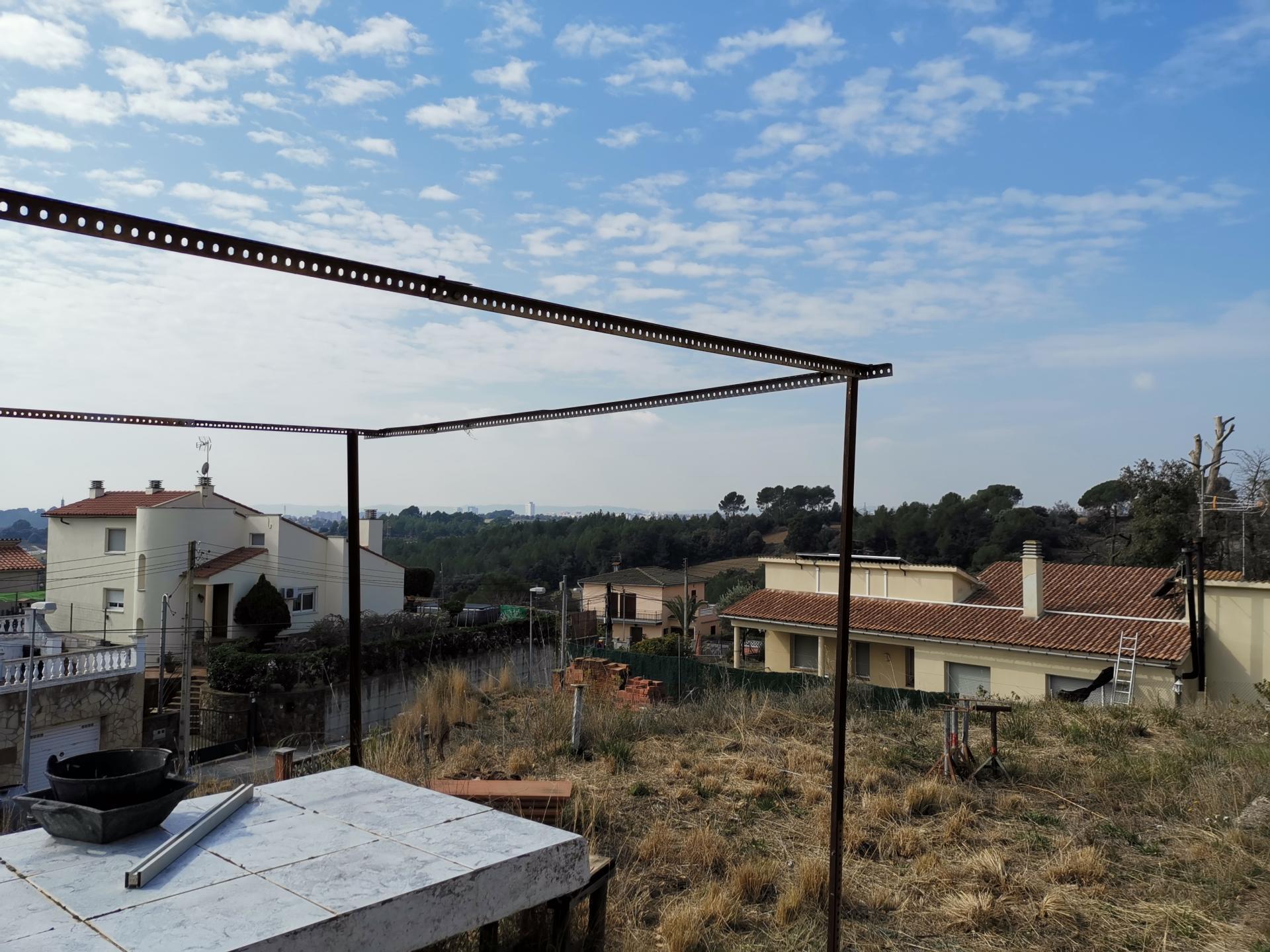 LAND ON TWO LEVELS IN PEDRASANTA, SENTMENAT