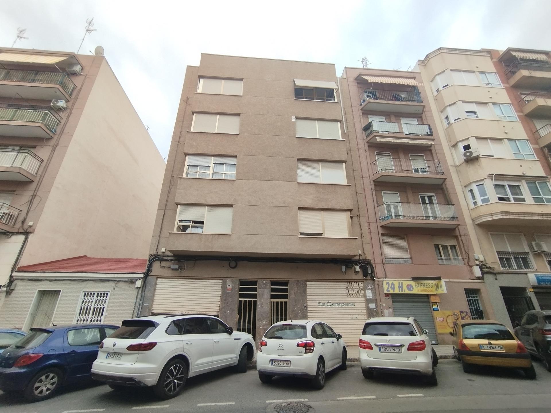 101 M2 PREMISES WITH SMOKE OUTLET