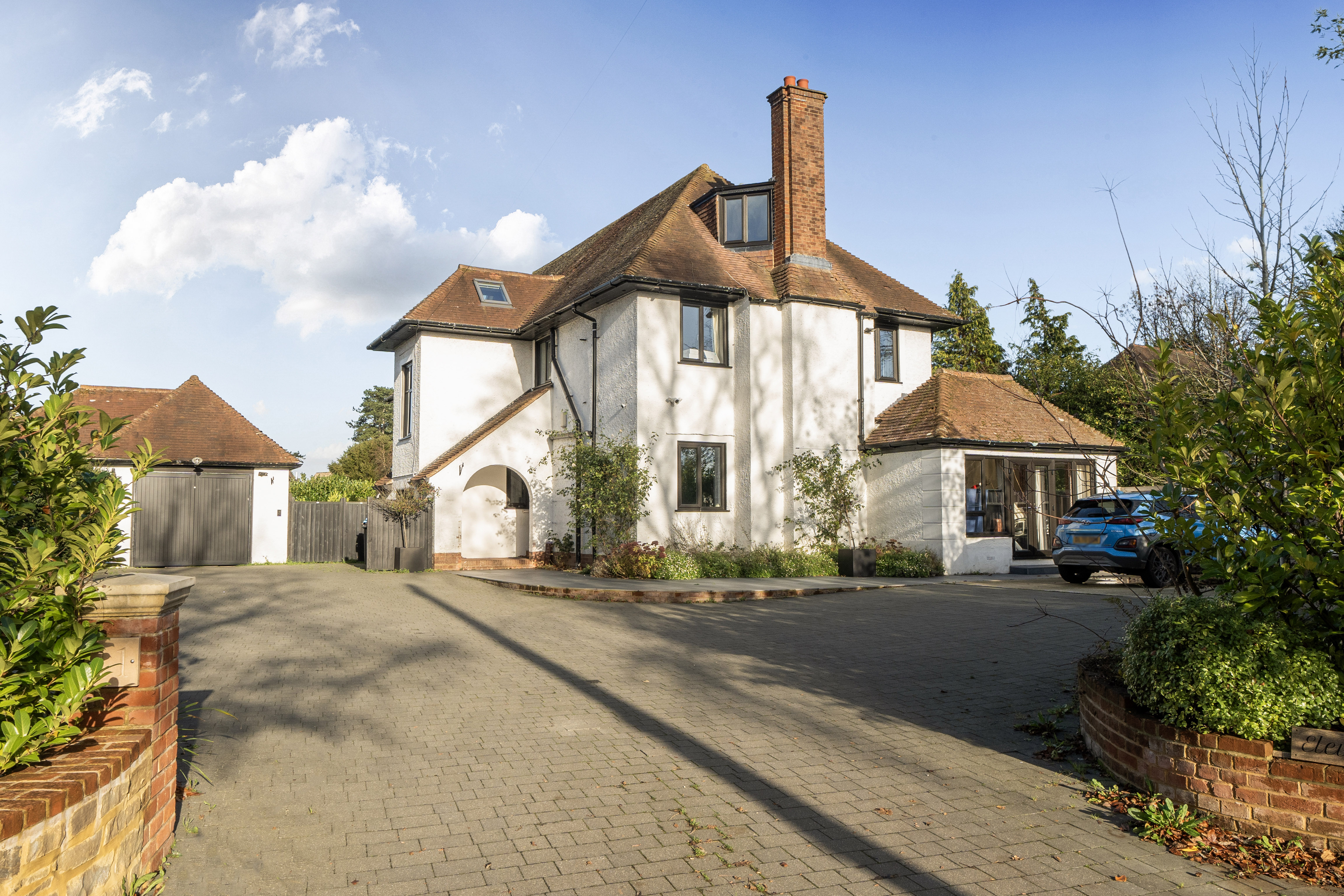 Detached House: for sale in WARLINGHAM