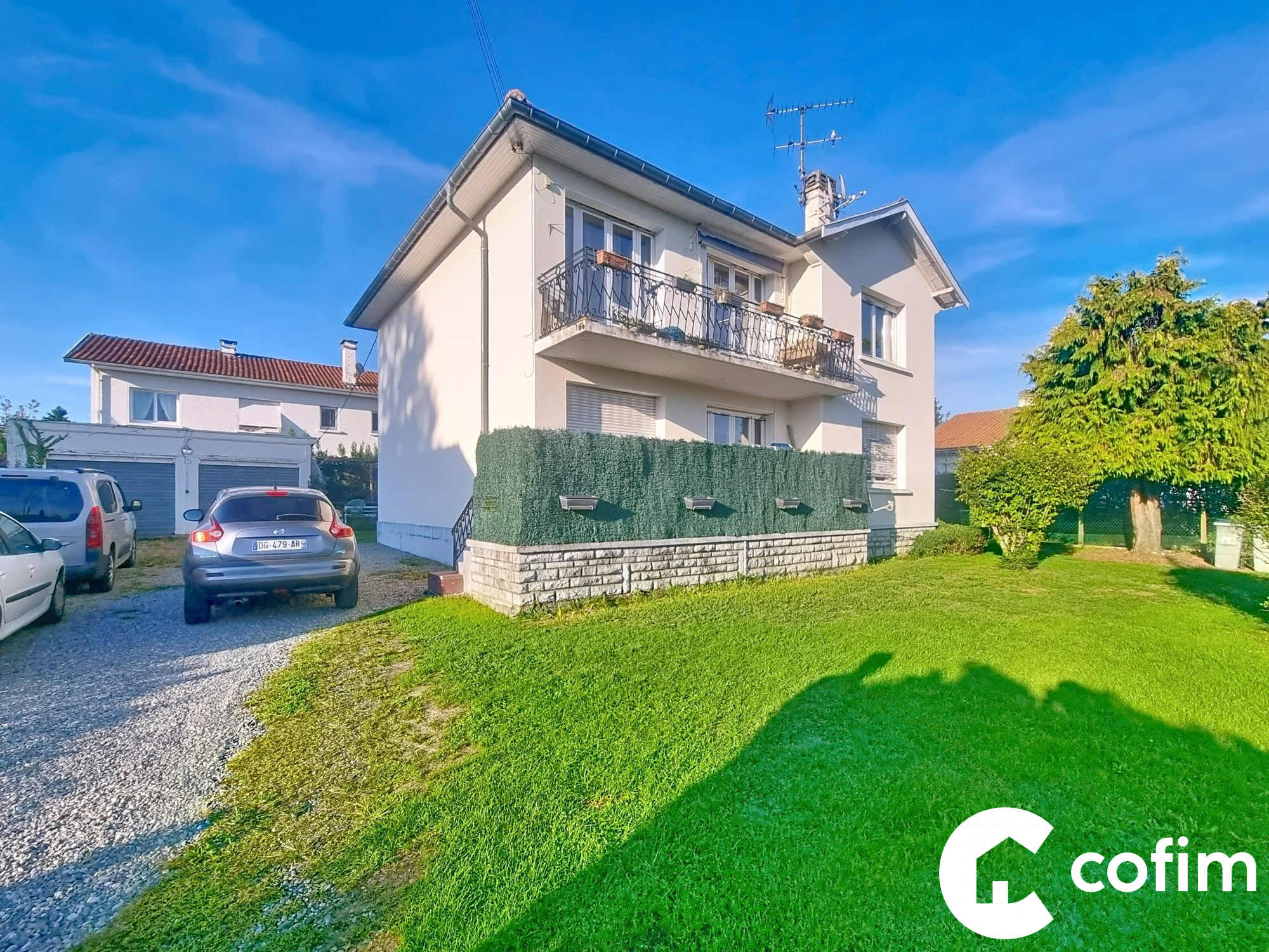 Building for sale in Pau, France