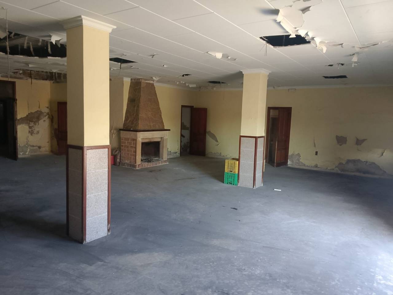 Spacious restaurant with house near Olivanova, completely to renovate