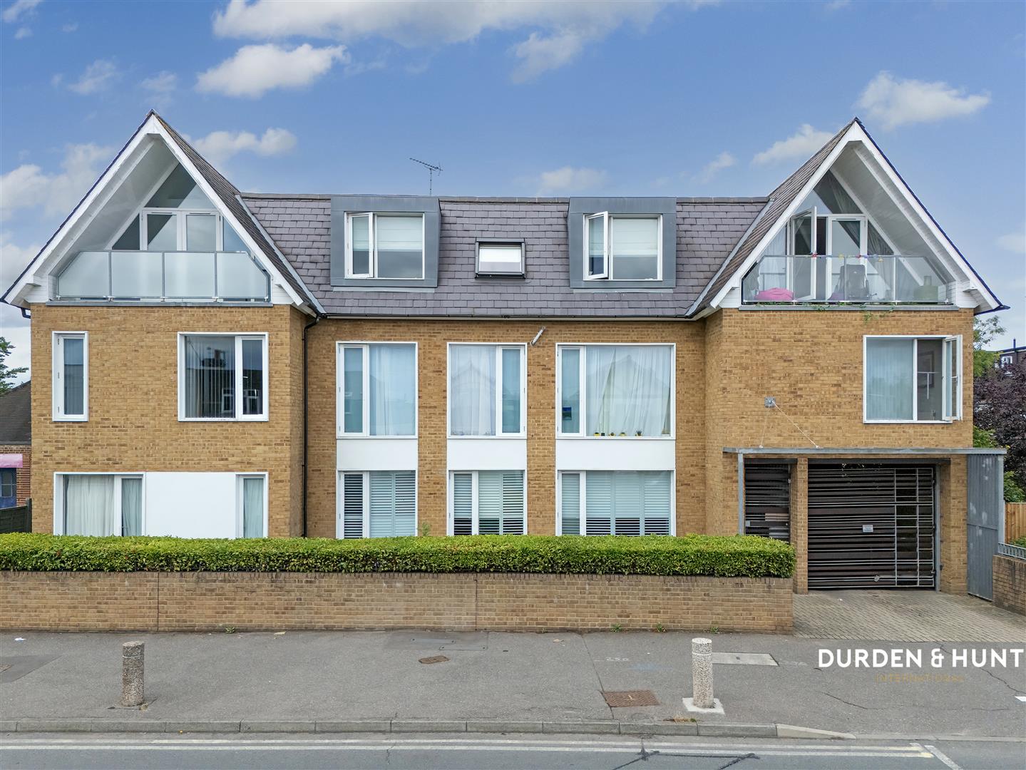 Condo for sale in Loughton, United Kingdom