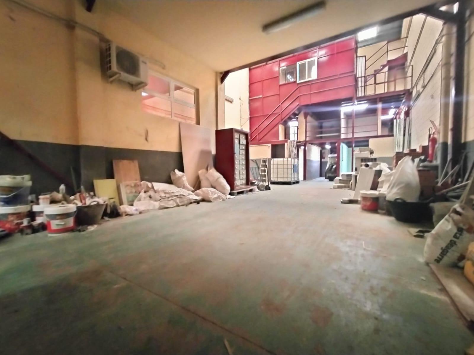 Warehouse for sale in Calle Torres Quevedo