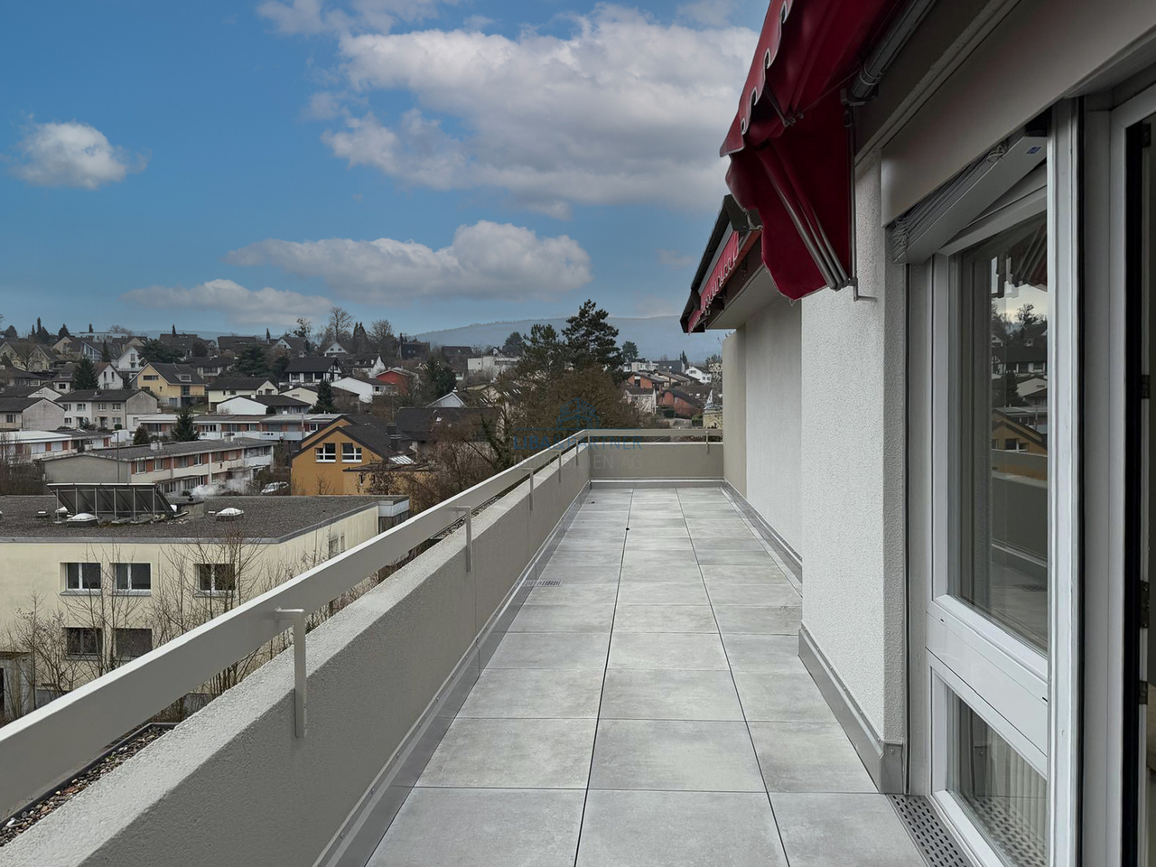 Quiet attic apartment with panorama and sunny outdoor areas