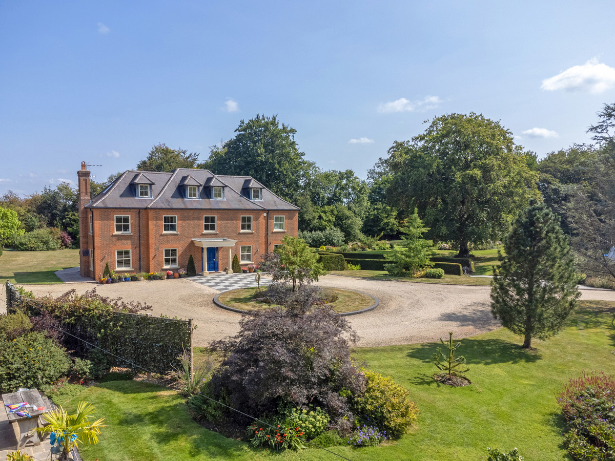 Detached House: for sale in Henley-on-Thames