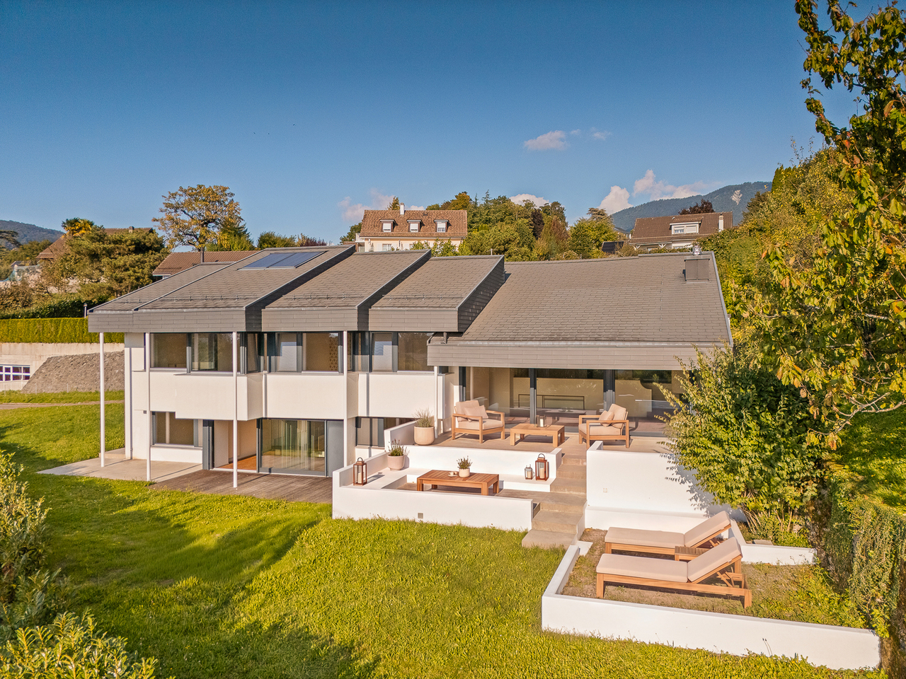 Unique! Sumptuous architect-designed property in a residential setting