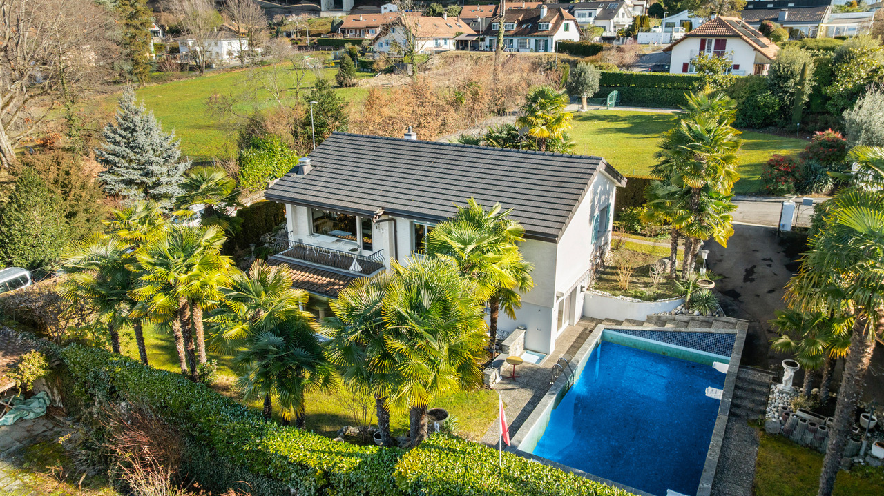 Detached villa a stone's throw from the lake