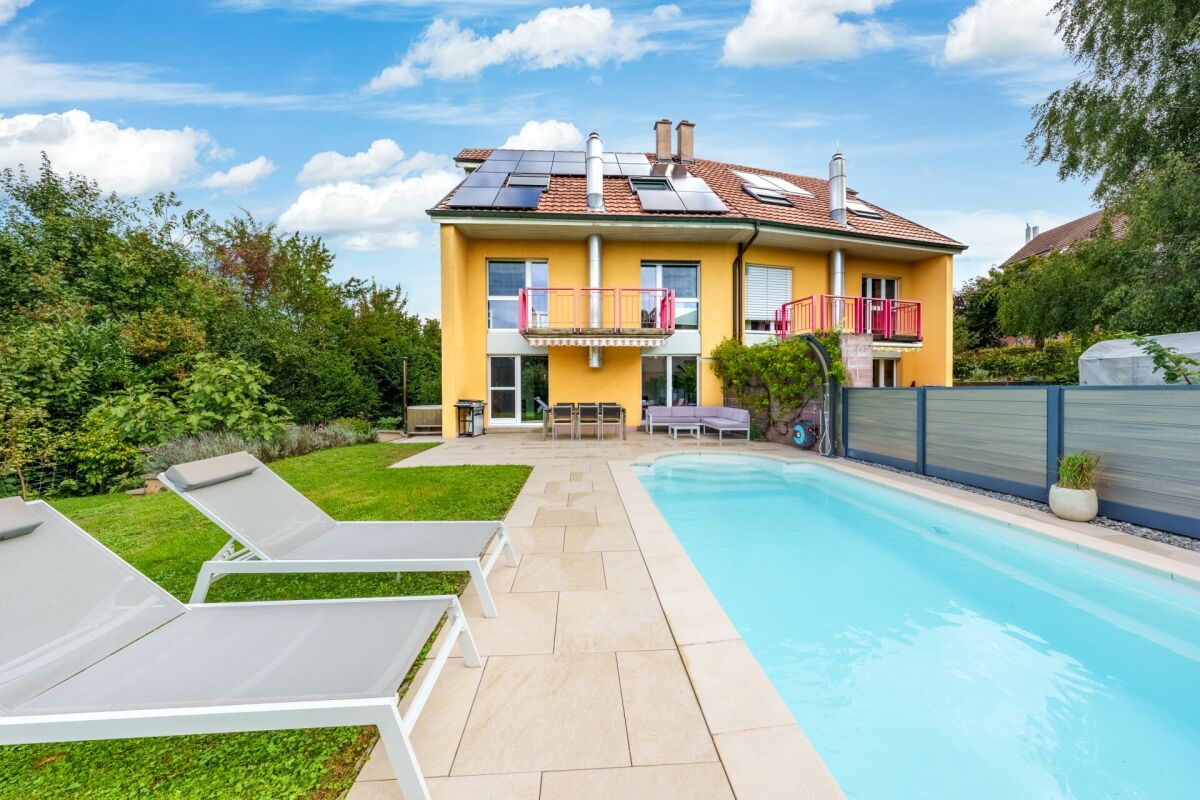 Magnificent architect-designed villa of 7.5 rooms with heated swimming pool and jacuzzi 5 minutes from Payerne
