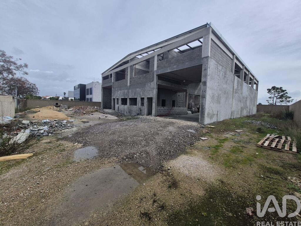 Hangar in Seixal, Arrentela and Aldeia de Paio Pires of 297.00 sq m