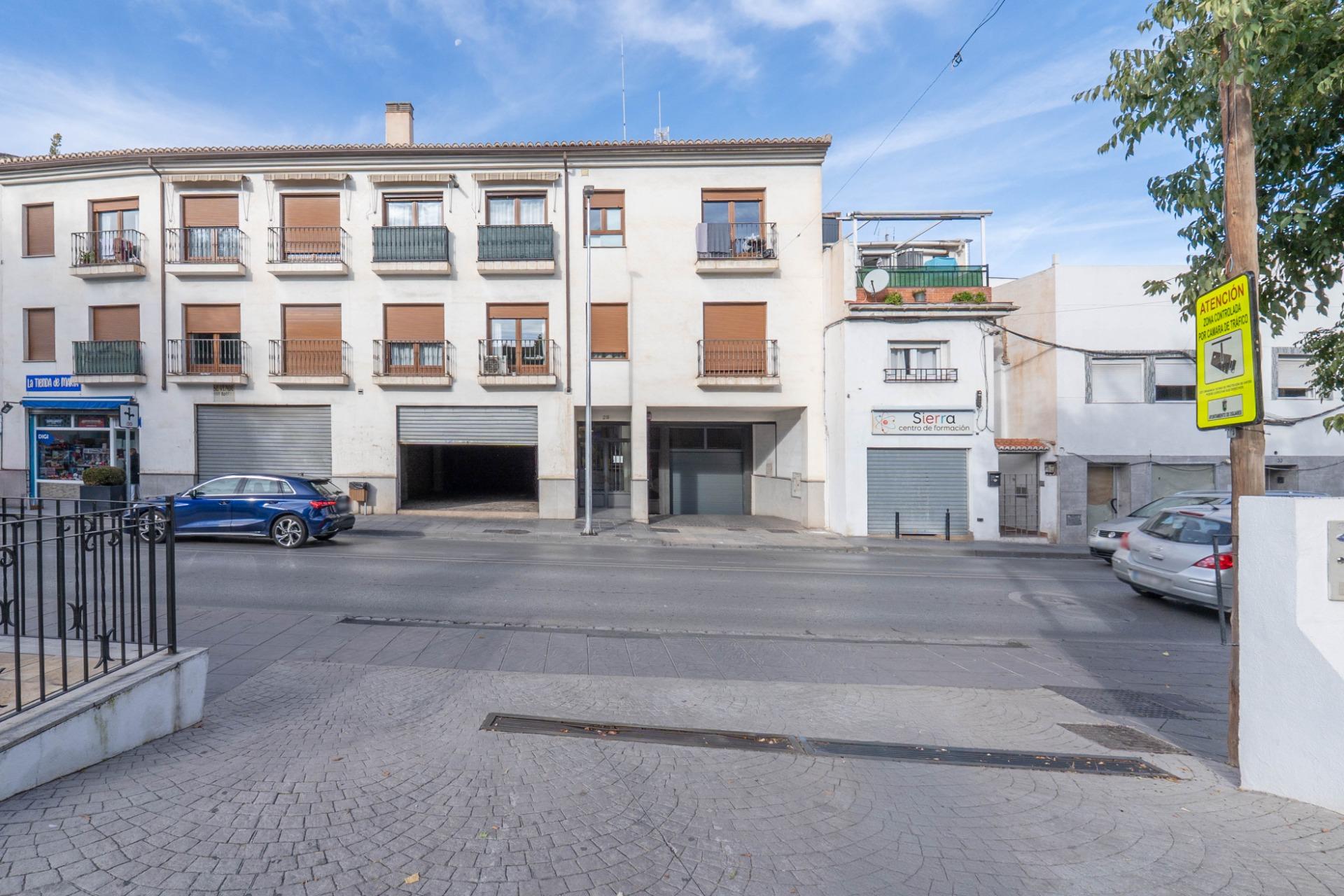 Commercial premises right at Mercadona de Ogíjares.