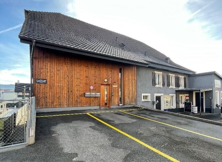 For sale in Alle, building with 4 apartments and 1 restaurant