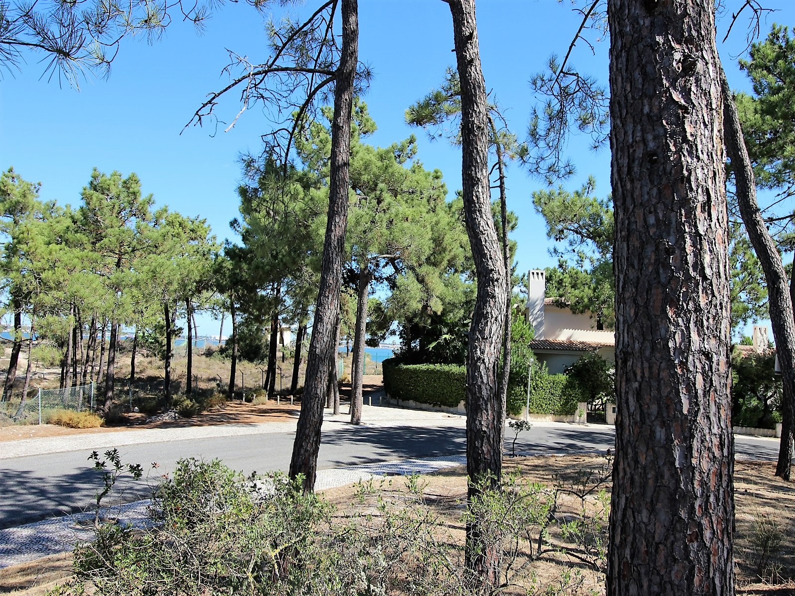 Plot to build a villa 100 meters from the beach in Troia