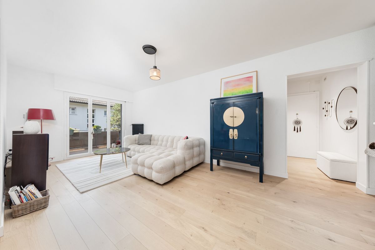 Fully renovated 5.5 room apartment in a quiet area.