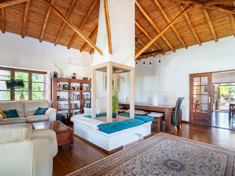 Country House with 7+1 bedroom house with swimming pool, sea view, riding arena and independent spaces in Santo Estêvão