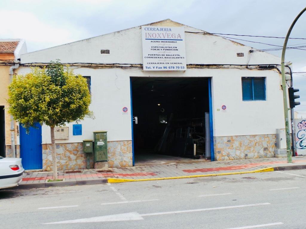 SALE OF WAREHOUSE/PLOT IN CATRAL-OPPORTUNITY FOR INVESTORS AND DEVELOPERS.
