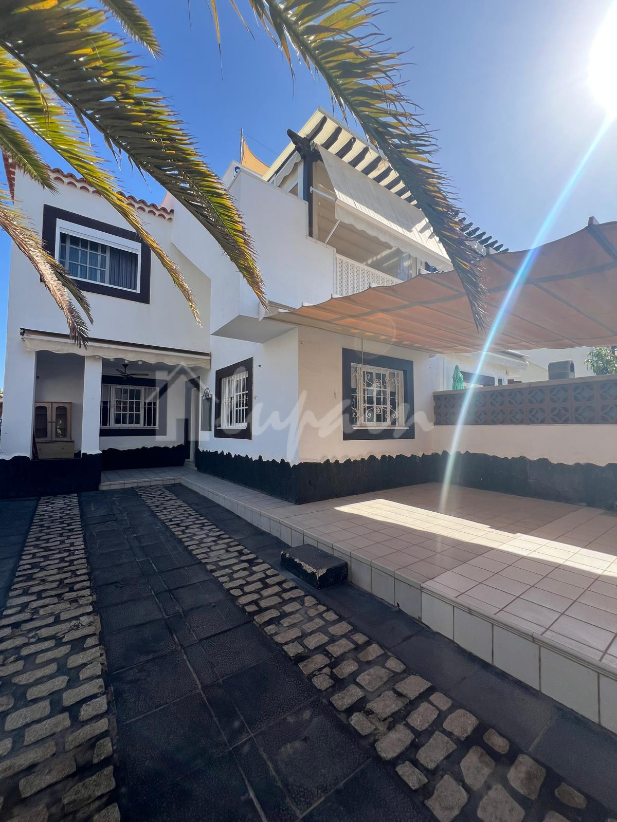 Condo for sale in Arona, Spain