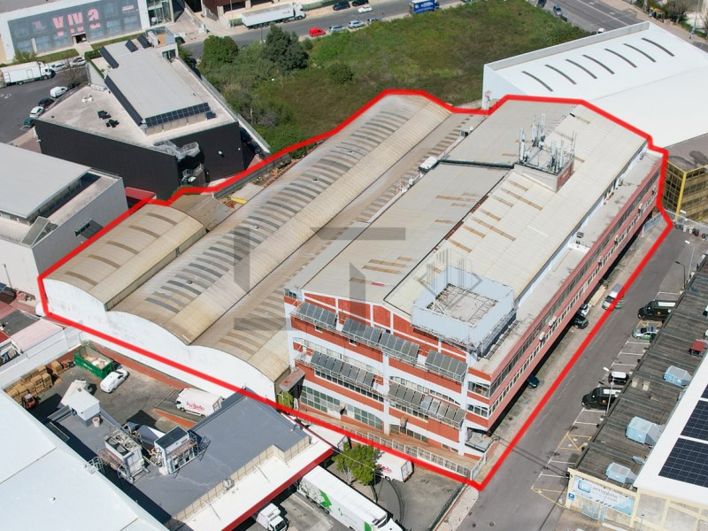 Industrial Building with 11.325 sqm for Sale, in Prior velho, next to Lisbon Airport