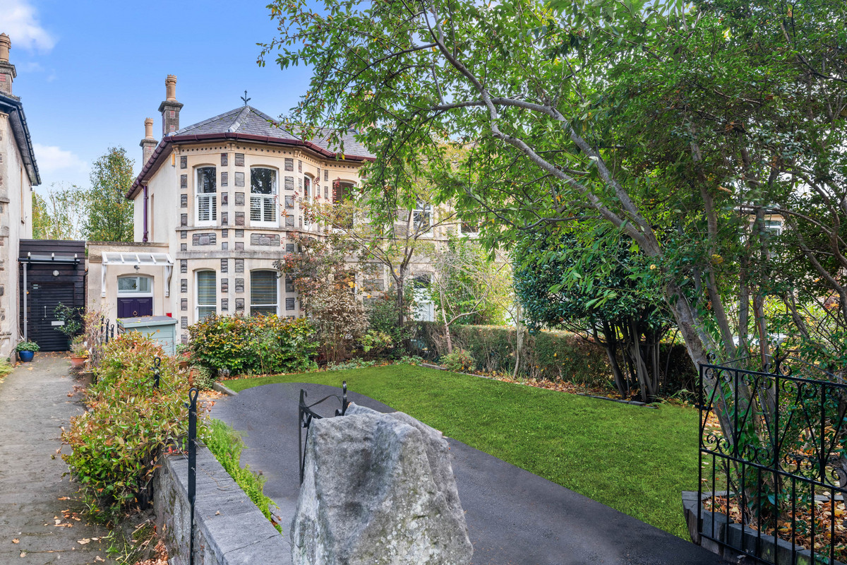 Semi-Detached House: for sale in Redland, Bristol