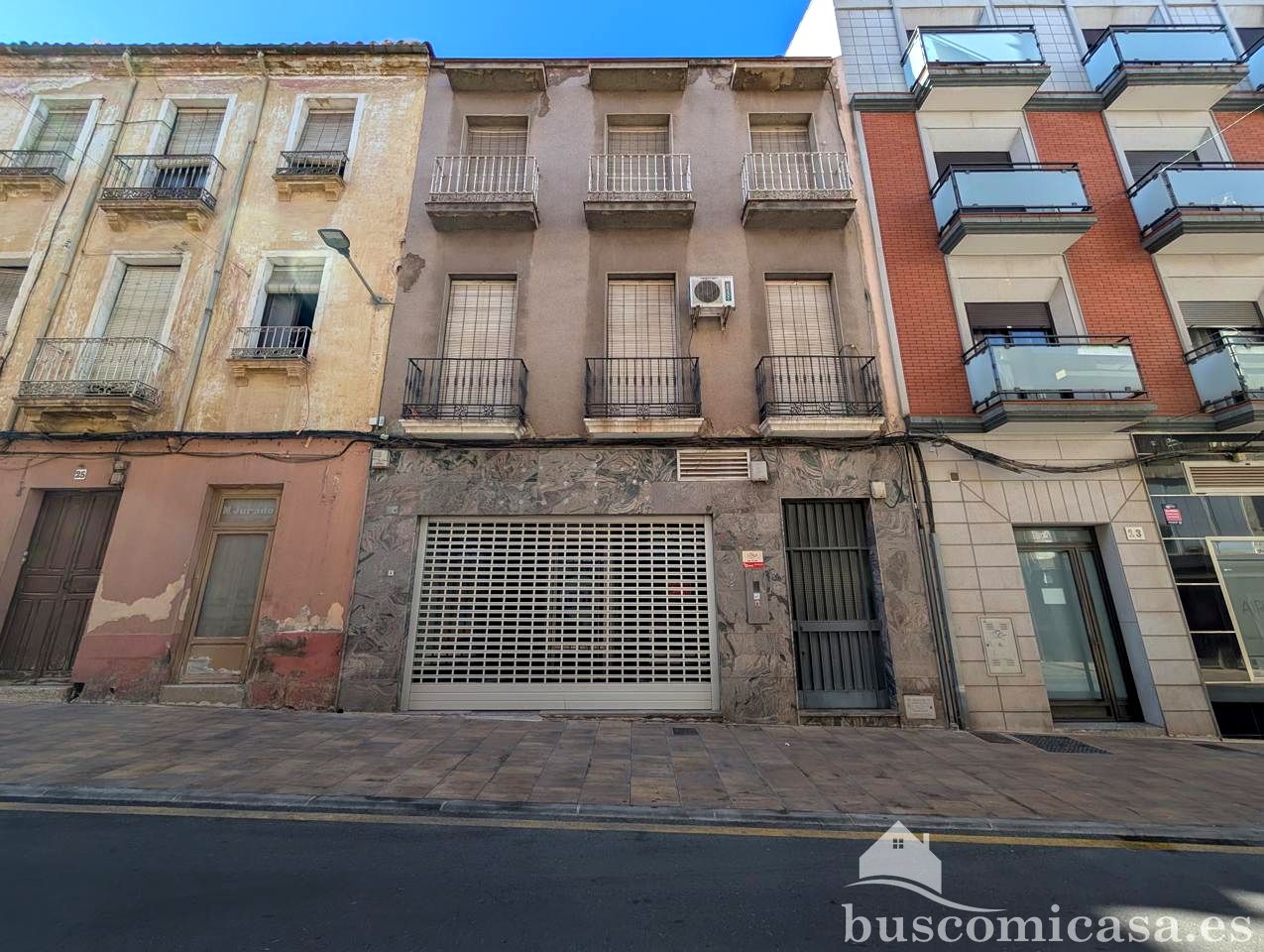 Building for sale in Baños street.
