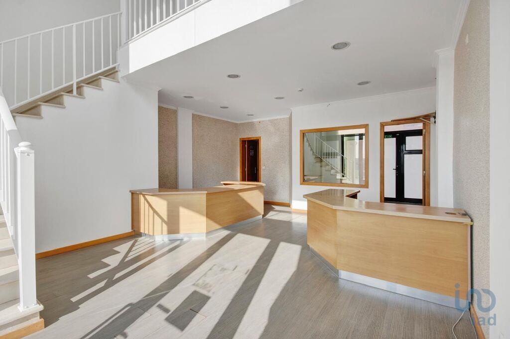 Shop / Commercial Establishment in Peniche of 127,00 sq m