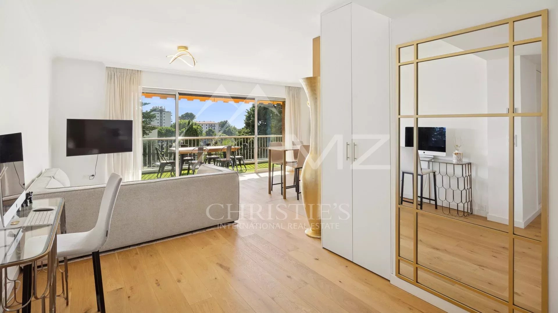 Pleasant apartment in the heart of a residential area**