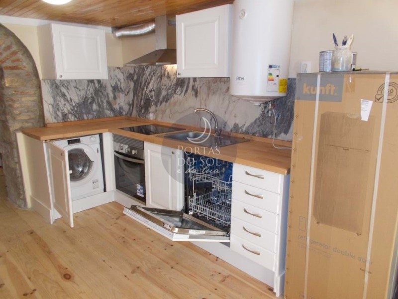 Building with 3 Rented Apartments - INVESTMENT