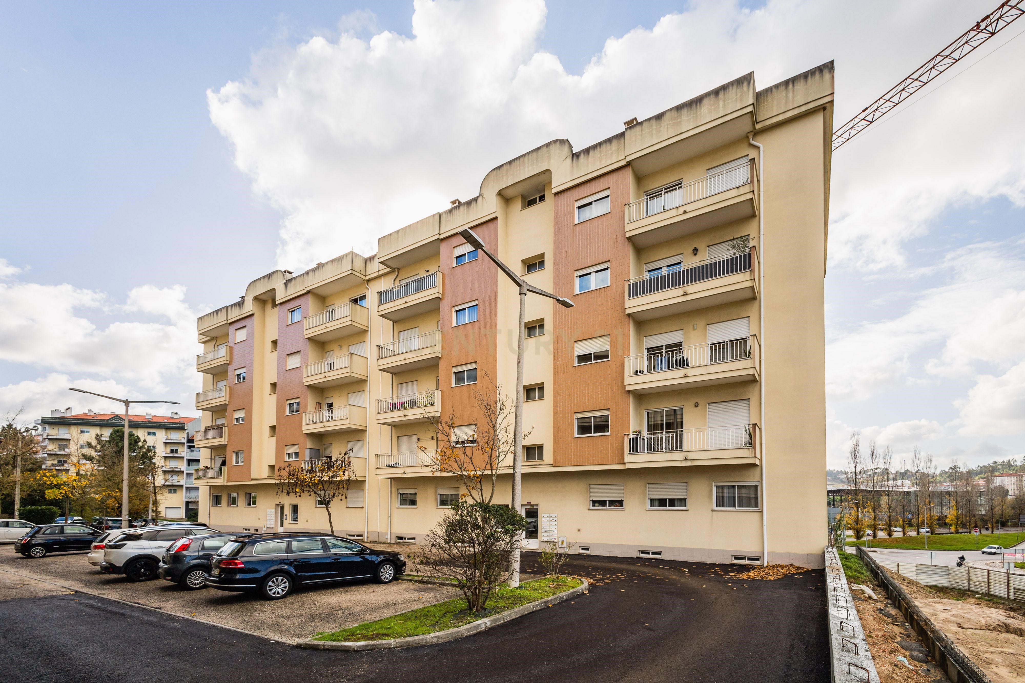 T2 in Leiria with two WC's and balconies