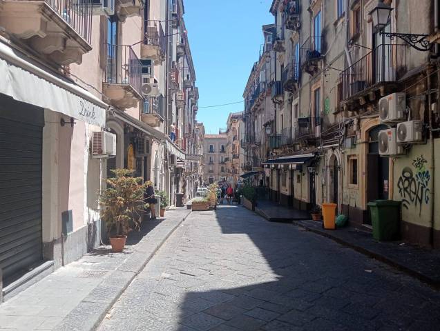 Building for sale, Via Penninello, 51 (Catania, Italy)