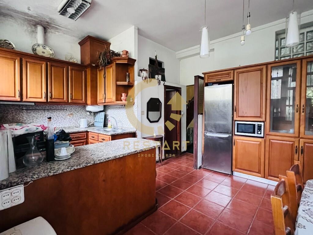 Building - D. Afonso Henriques Street