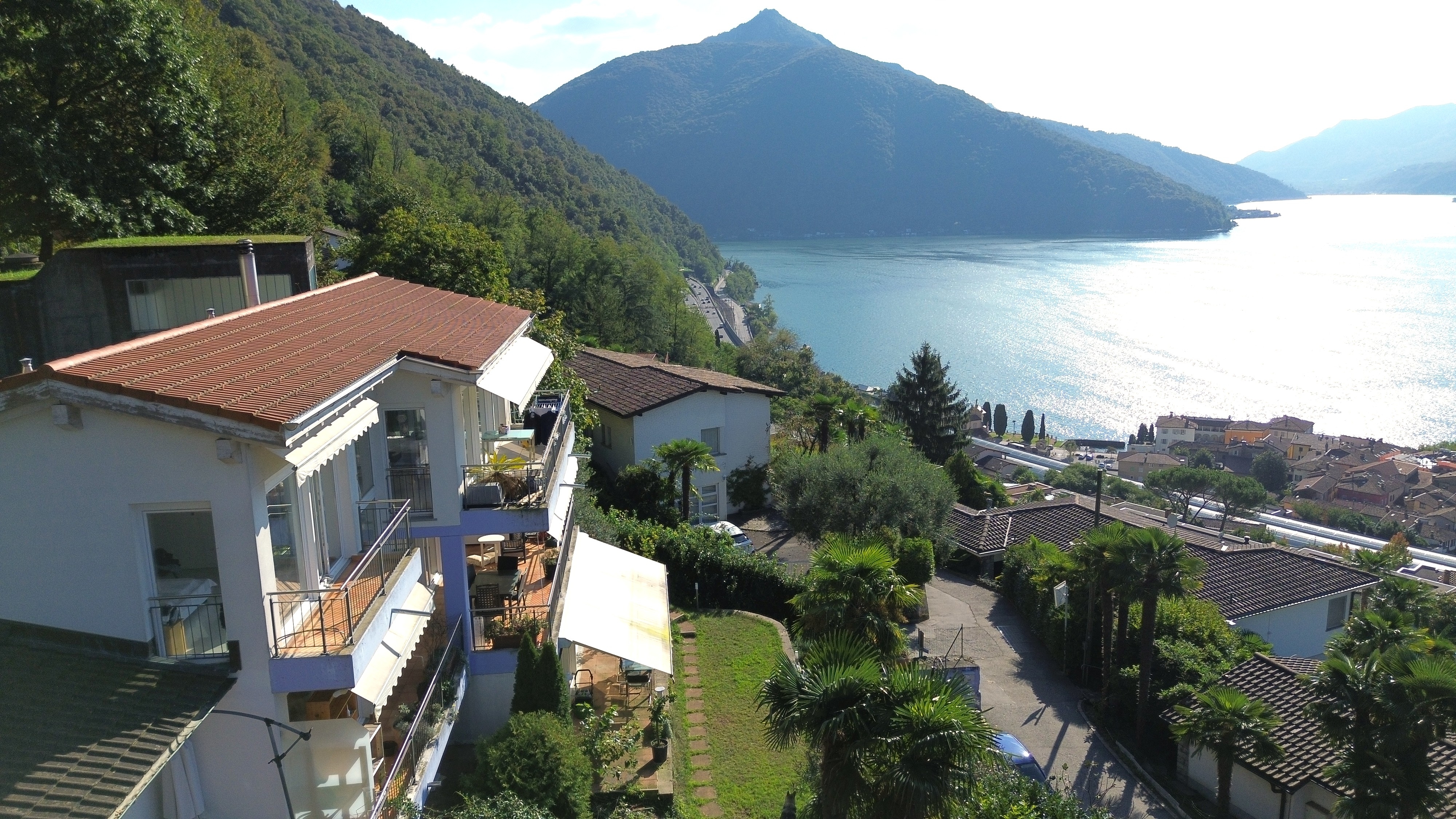 Affascinante casa indipendente da 4.5 locali con vista lago e potenziale di espansione a Bissone