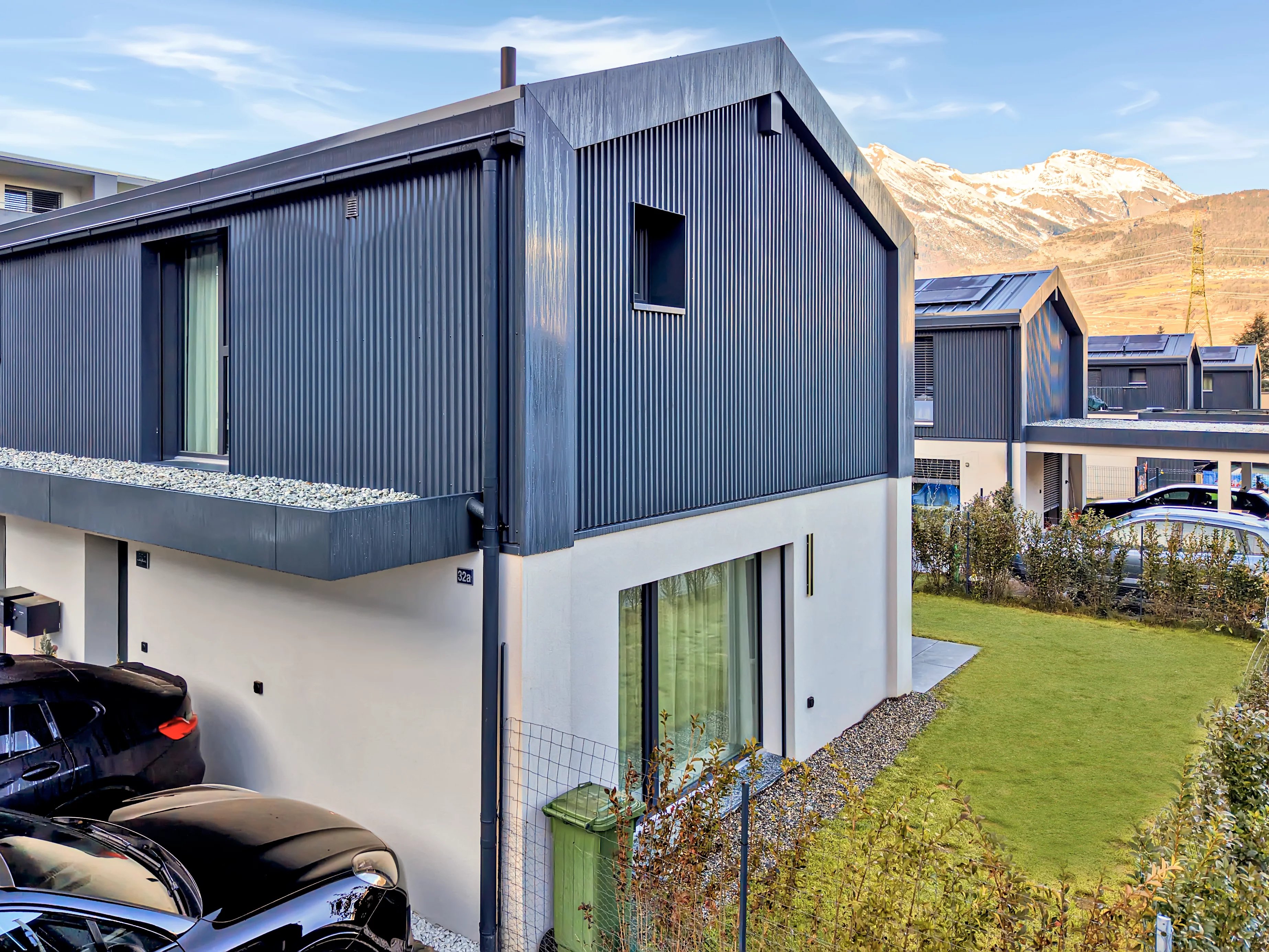 3.5-room semi-detached villa in solid wood