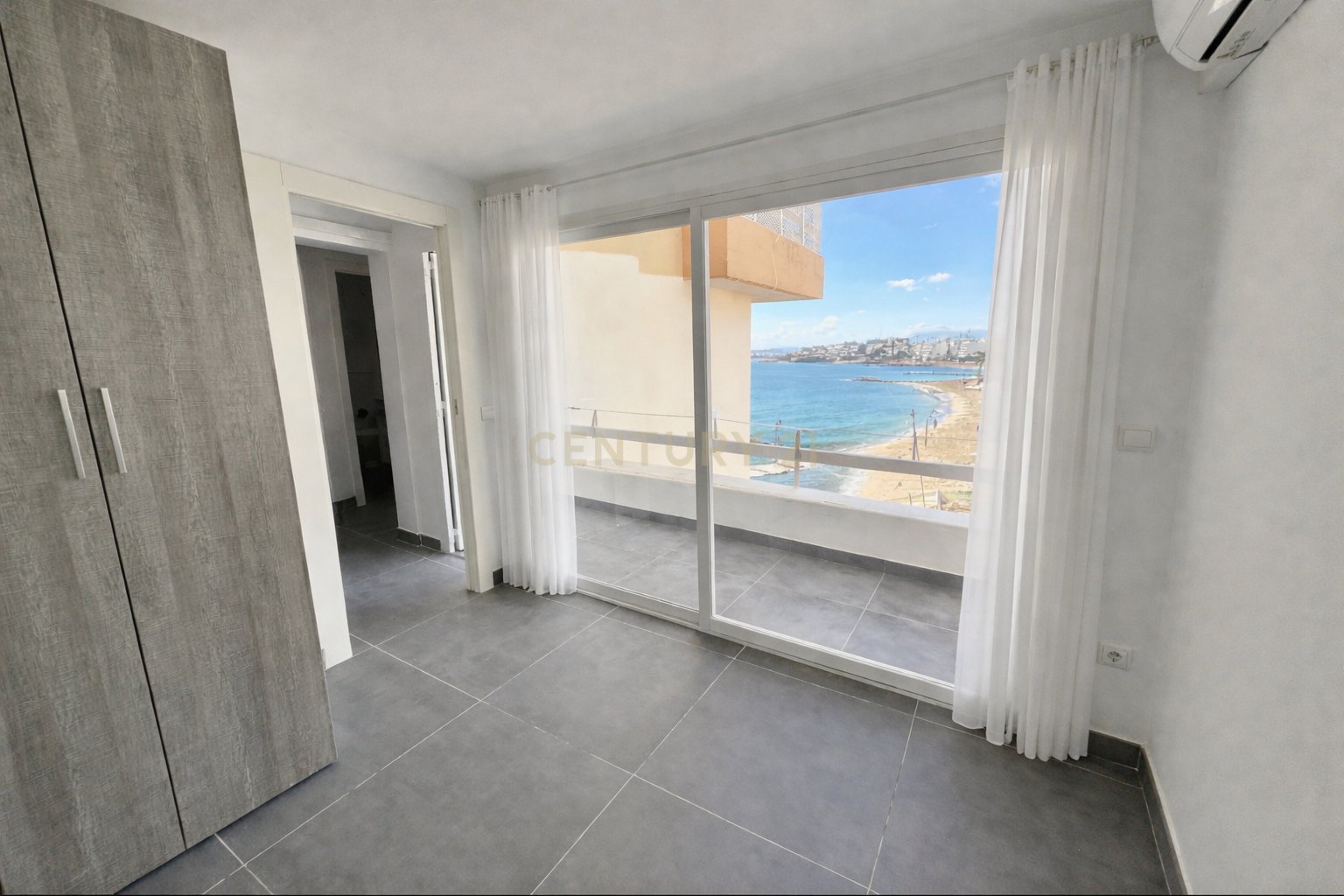 Spacious apartment on the beach.