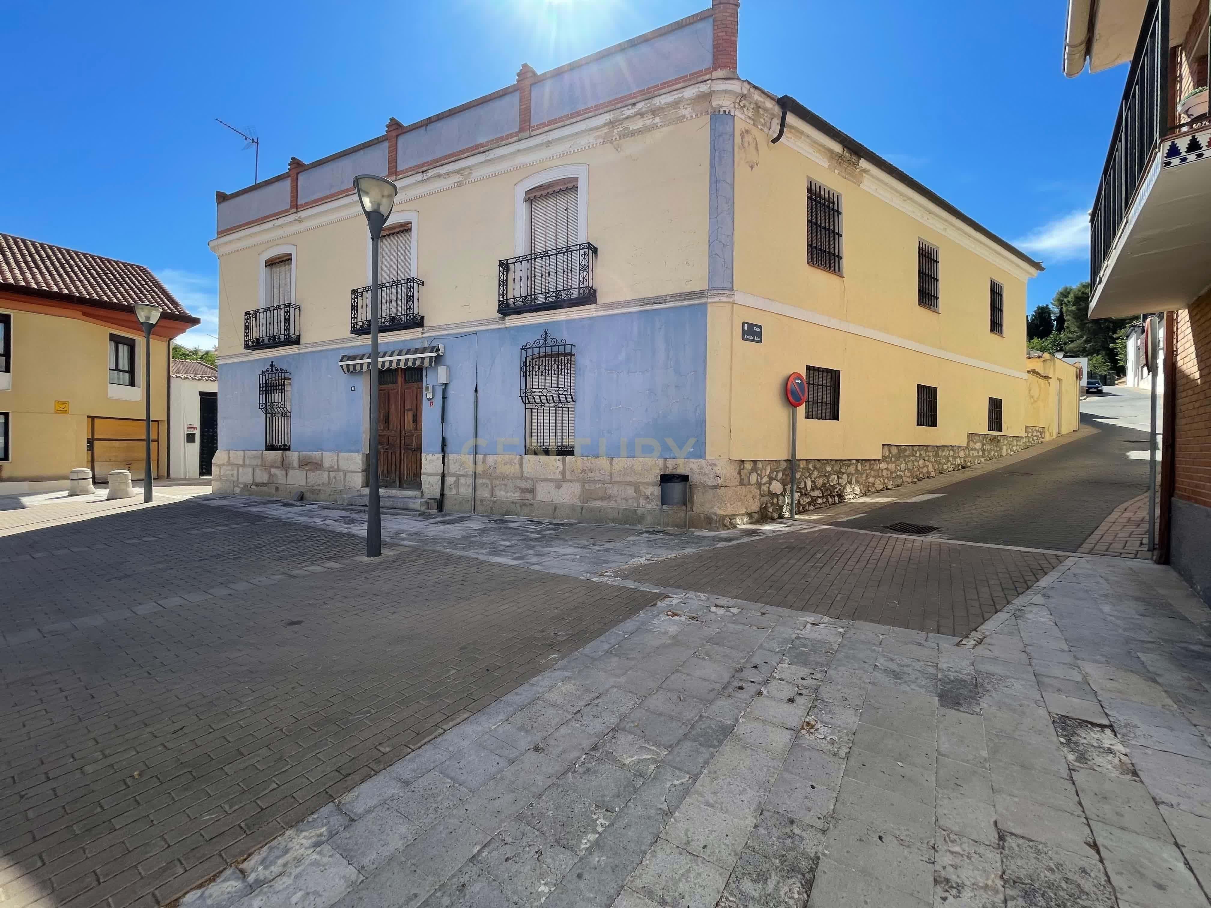 Mansion in the center of Villalbilla