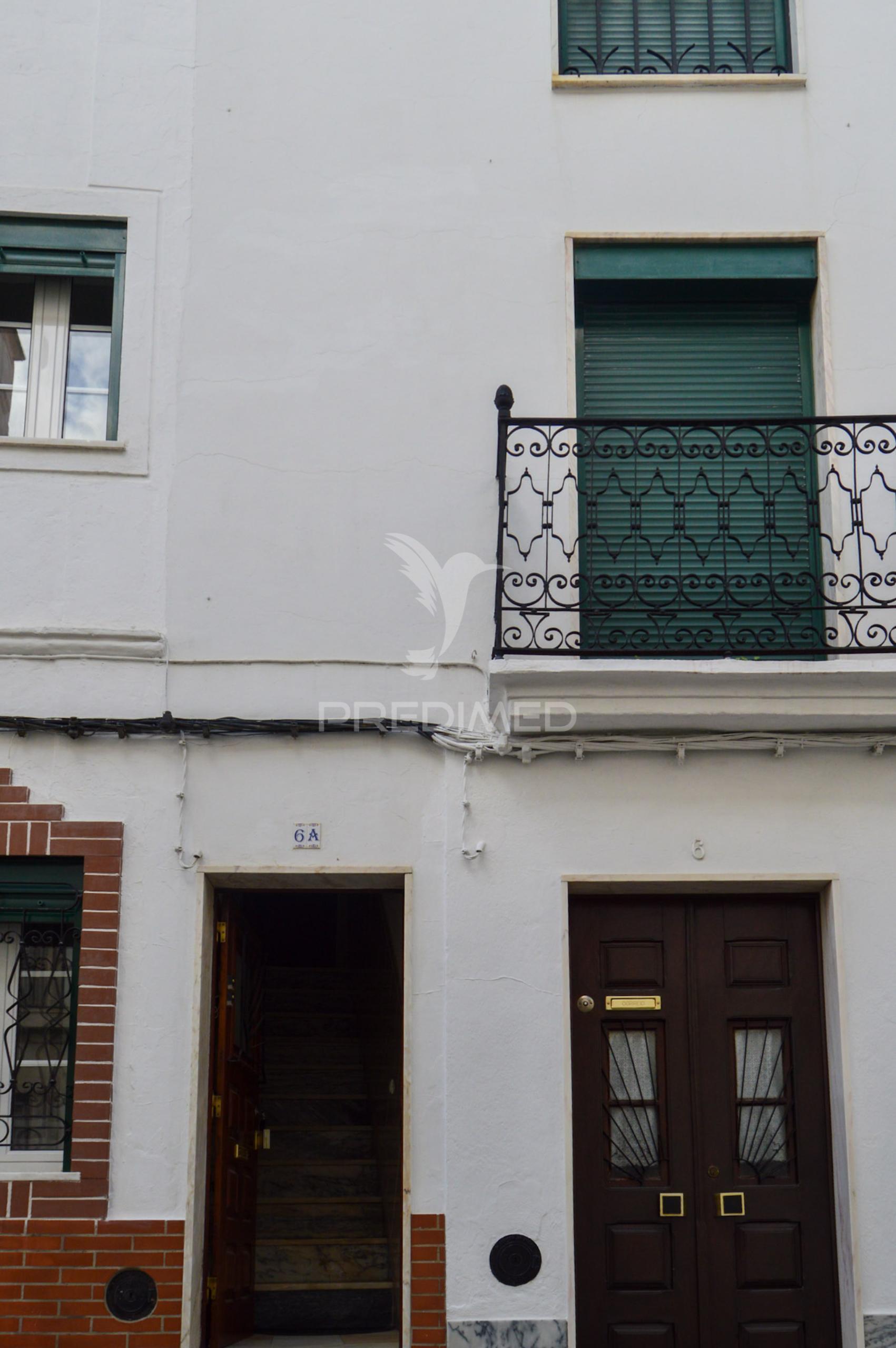 Building with Excellent Location next to the Garden in Campo Maior