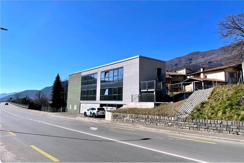 Nuovissimo Commercial Stabile