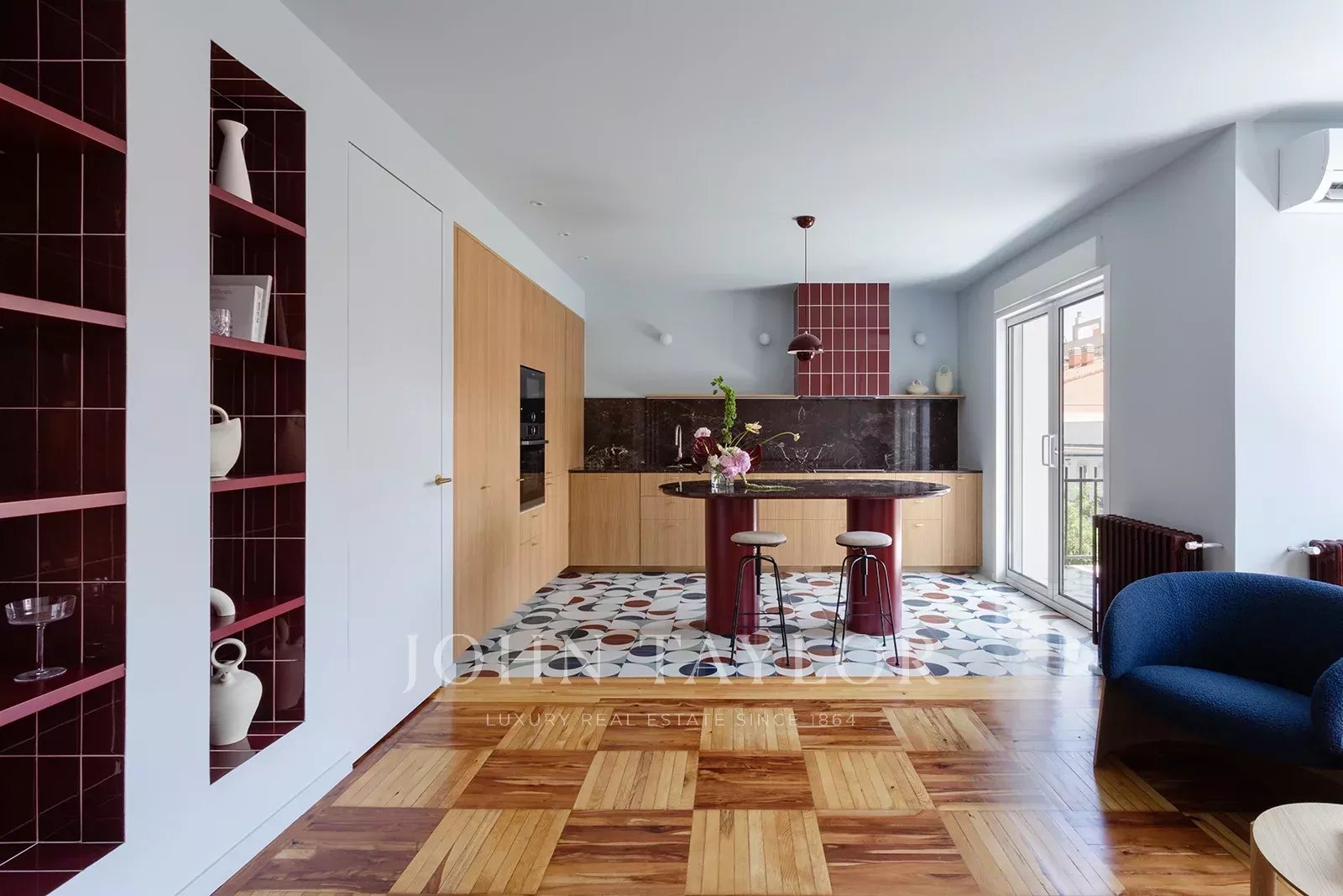 An avant-garde architectural jewel in a privileged location