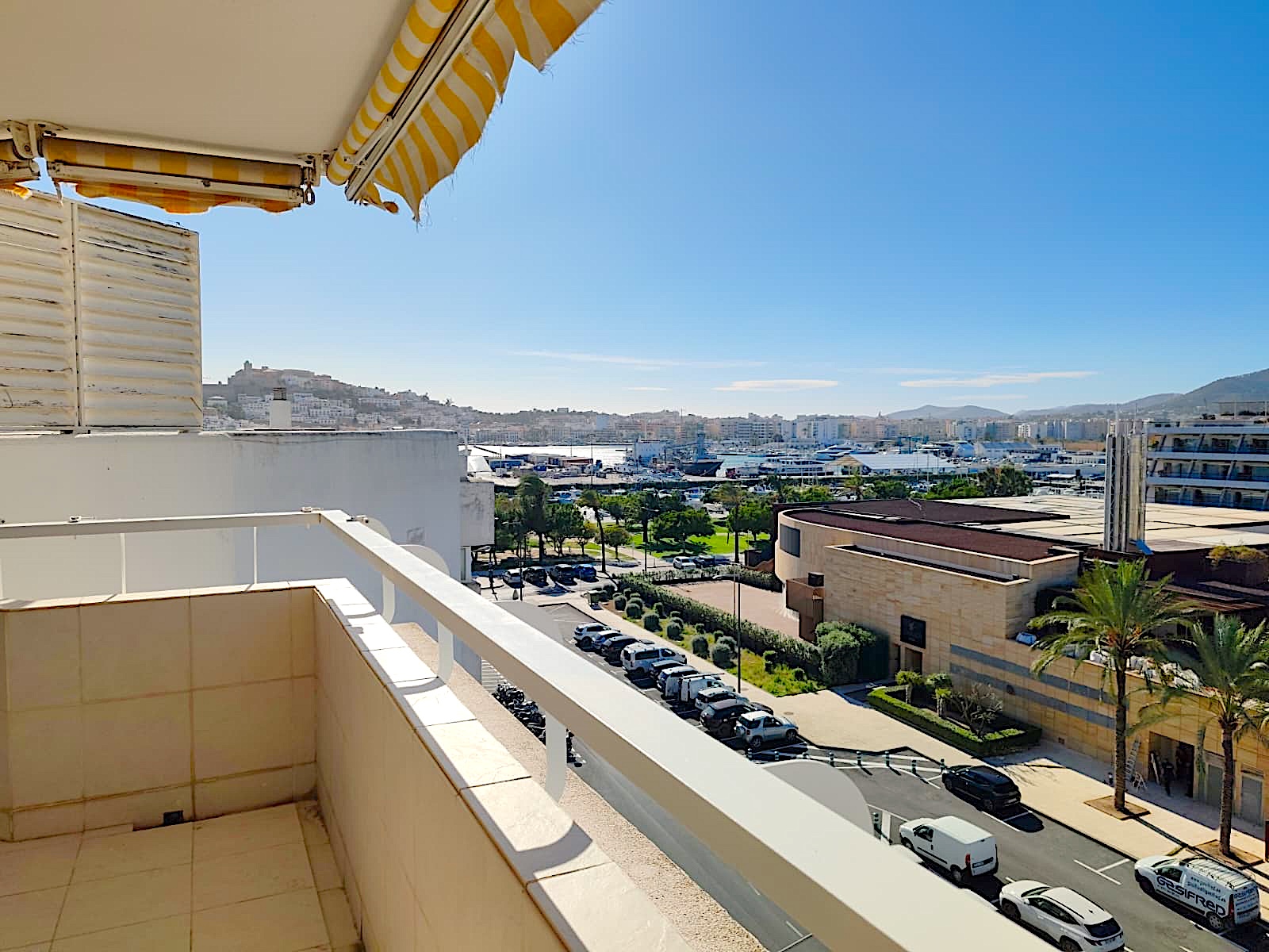 APARTMENT WITH TWO BEDROOMS AND VIEWS TO DALT VILA IN TRANSAT BUILDING, Marina Botafoch