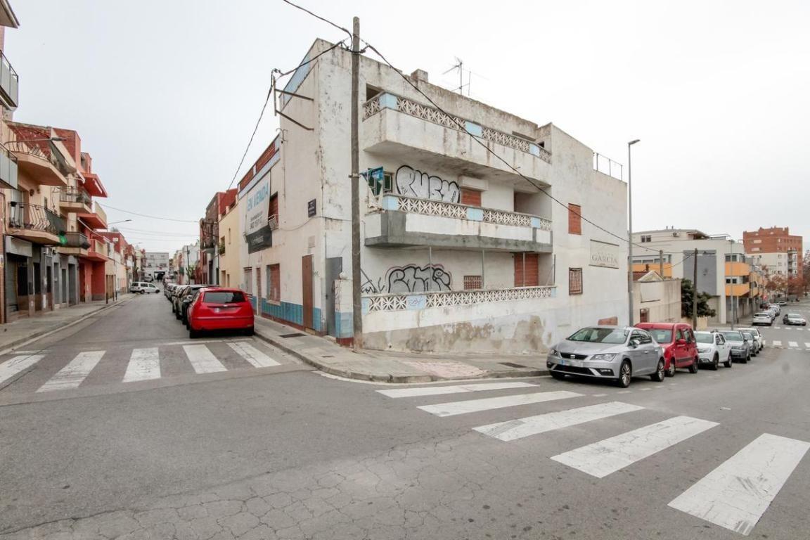 BUILDING FOR SALE IN TERRASSA, TORRE-SANA AREA