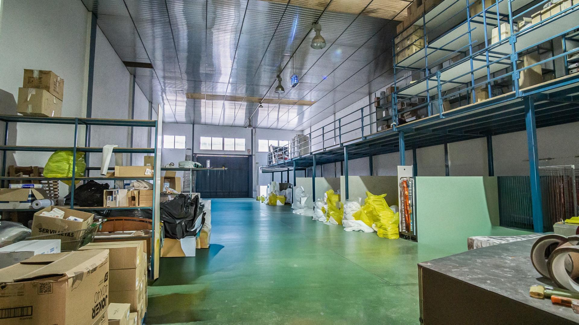 Industrial warehouse in the Elda Hiking Center area