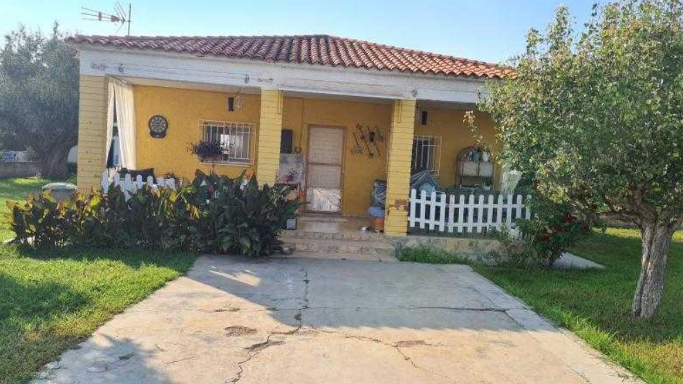 Charming 4-Bedroom Home with Garden in Valencia