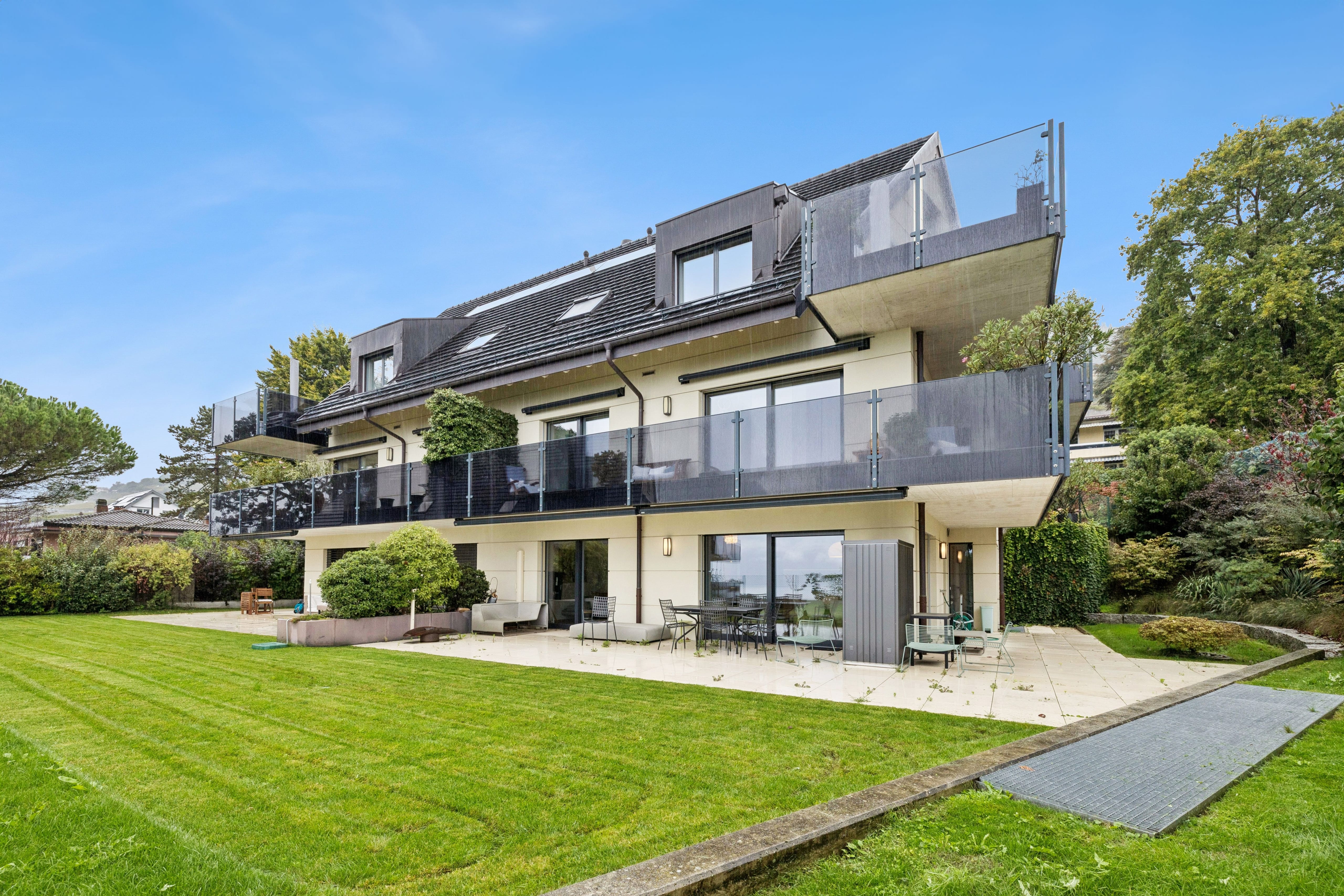 Modern 3.5-room garden apartment in Corseaux