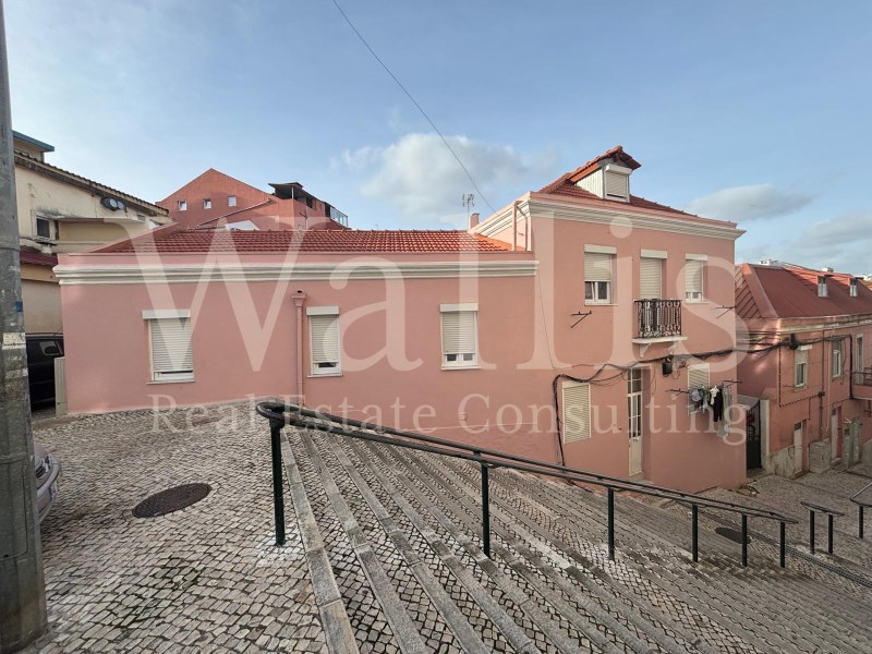 Villa with 450 m2 in Sacavém | Wallis Real Estate